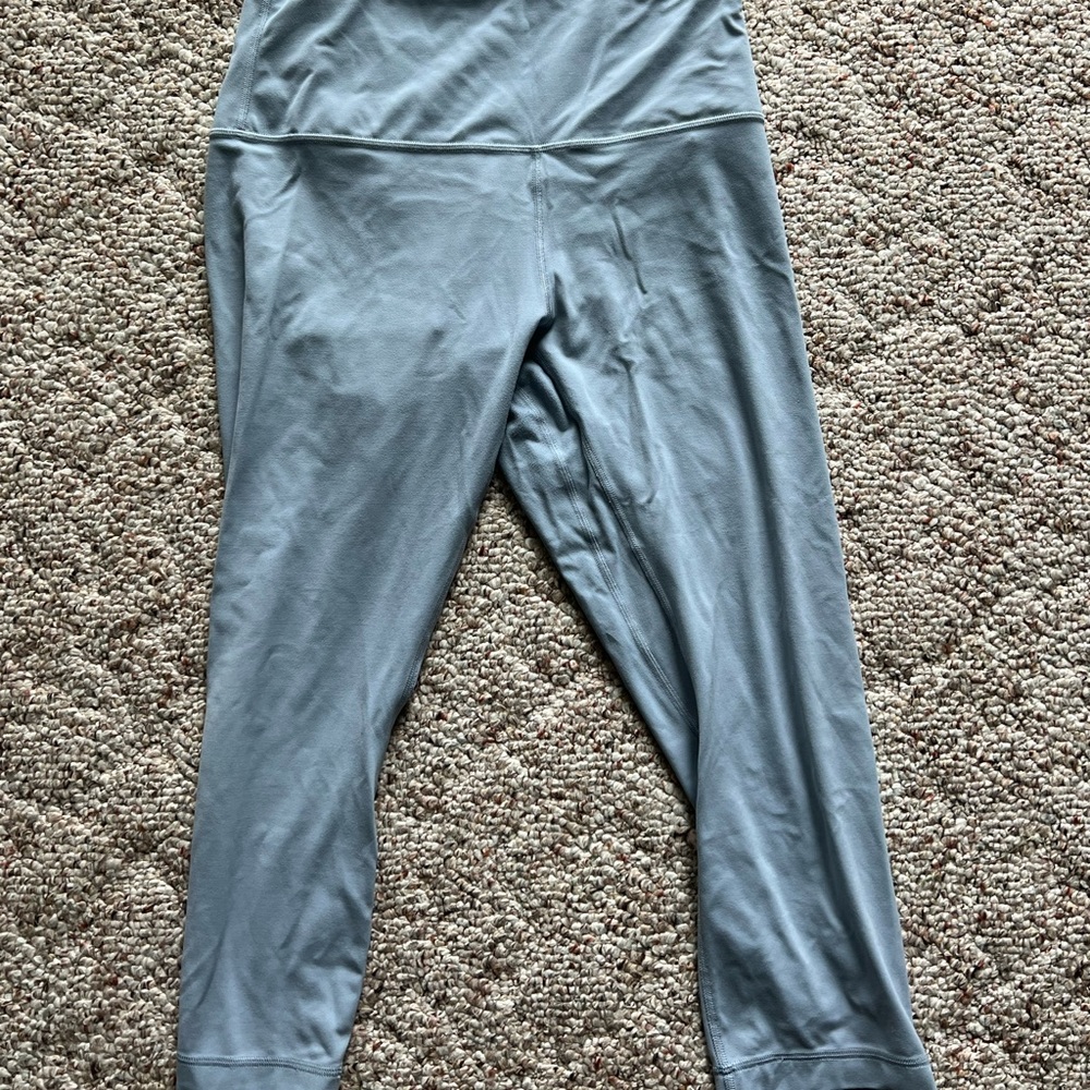 Lululemon Aligns Cropped